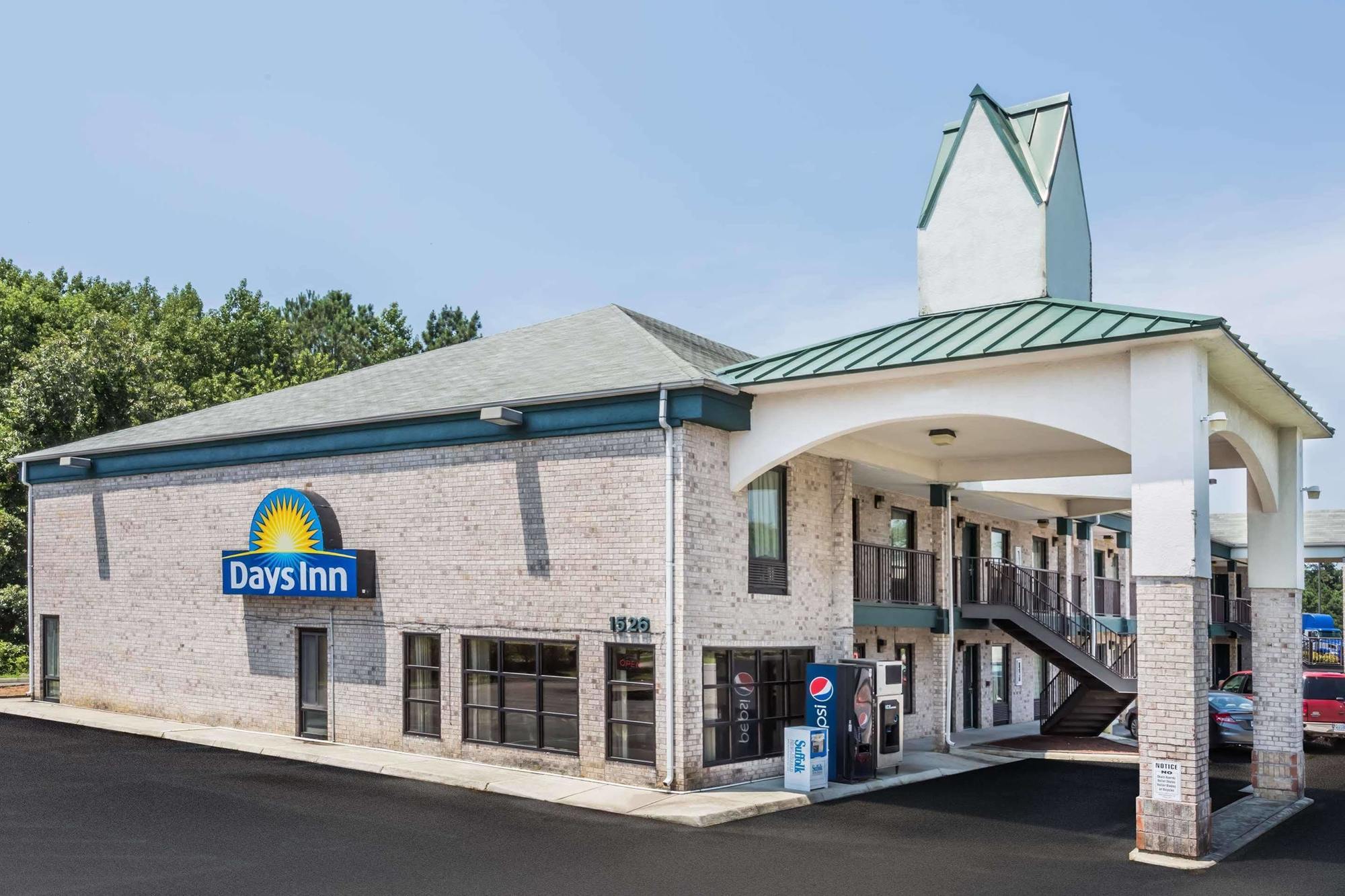 Brentwood Inn & Suites Suffolk Exterior photo